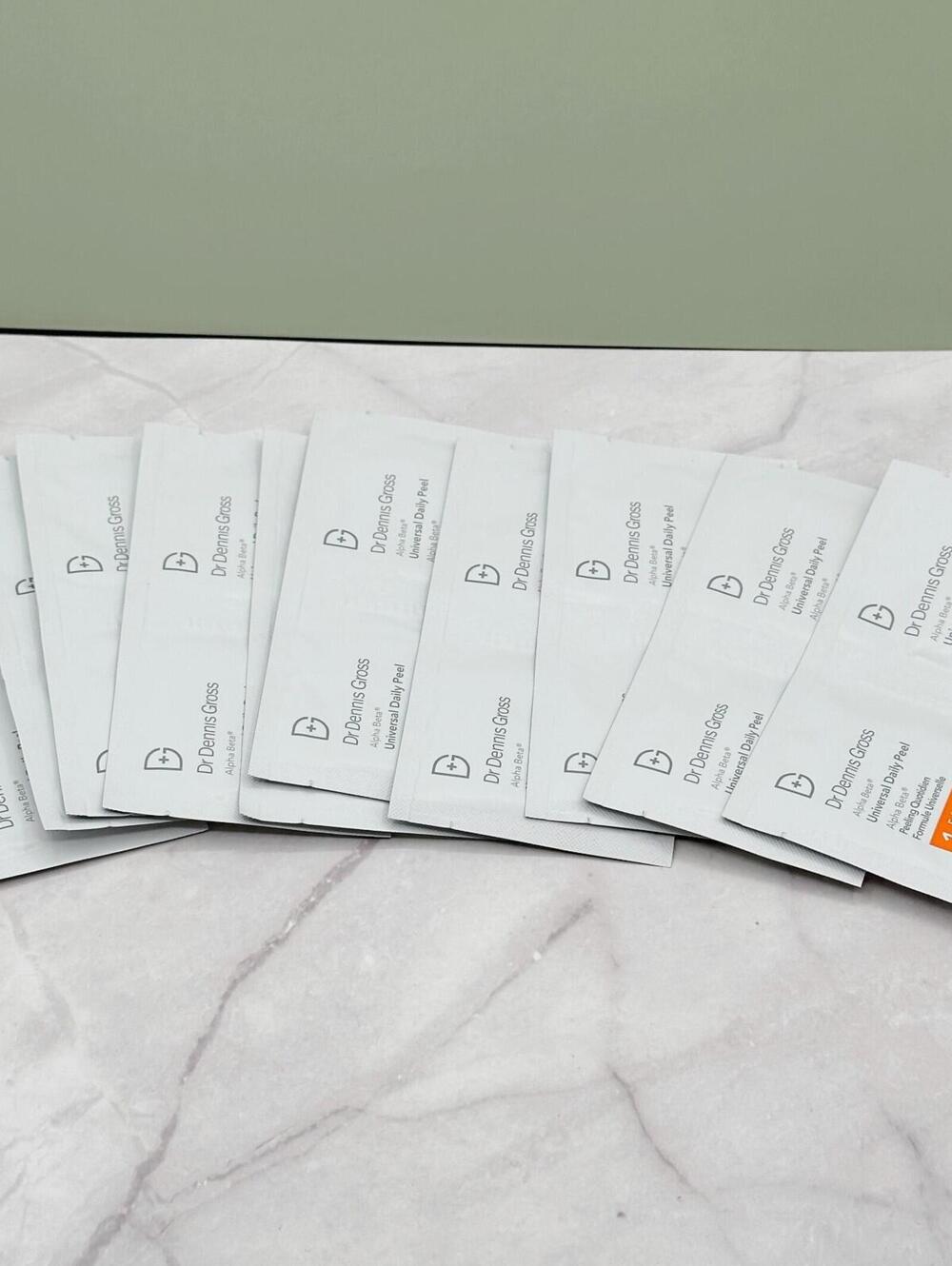 Dr. Dennis Gross Universal Daily Peel Pads x 30 treatments - Picture 3 of 3